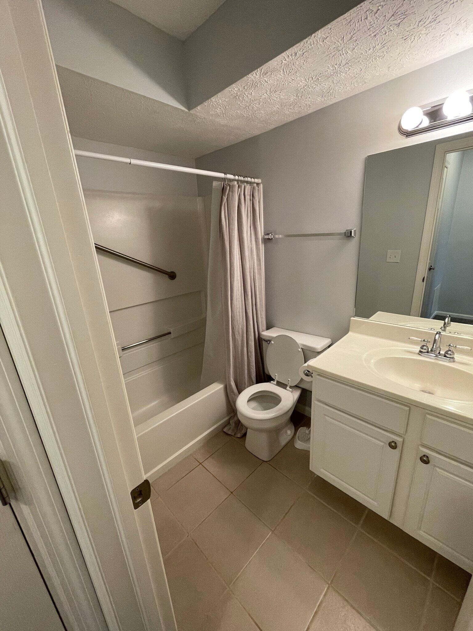 Building Photo - 2750 Greystone Dr