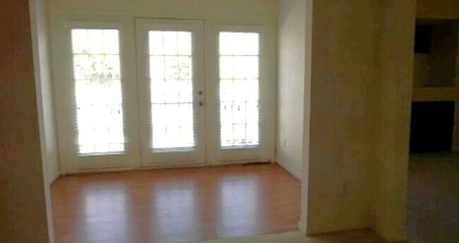 Building Photo - 2 bedroom/2 bathroom- Westgate at Williamsburg