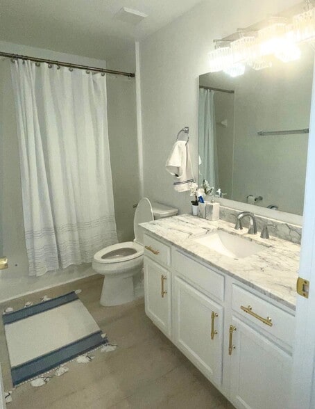 Hall Bath - 2414 Siward Ave