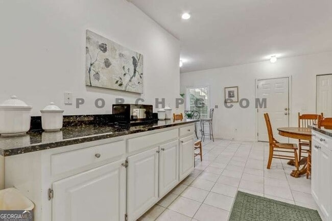 Building Photo - 3210 Kittiwake Cir