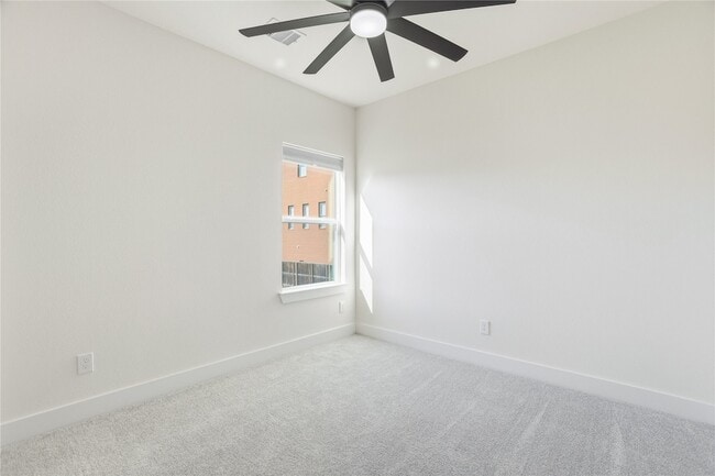 Building Photo - 712 Delano St