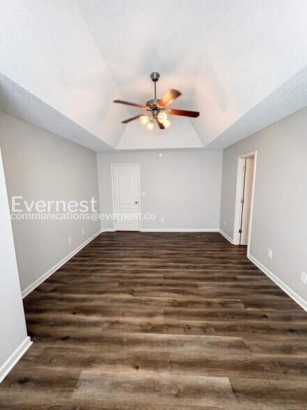 Building Photo - 8631 Thomas Ln