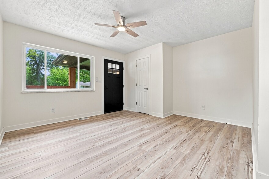 Building Photo - 3660 N Sadlier Dr