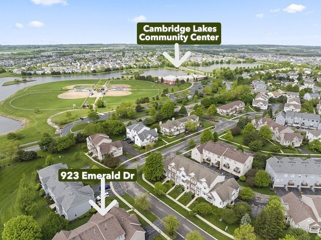 Building Photo - 923 Emerald Dr