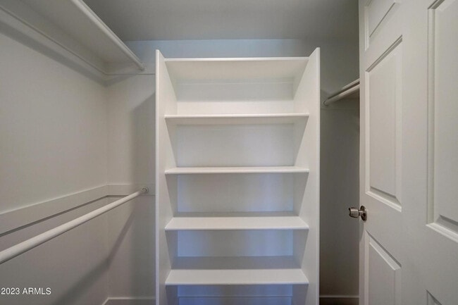 Building Photo - 9990 N Scottsdale Rd