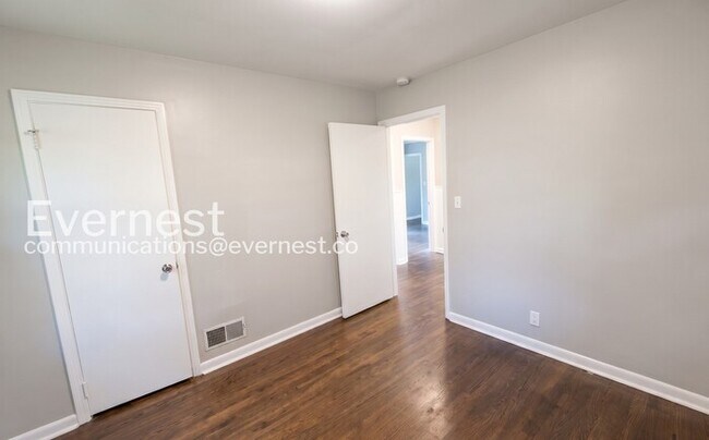 Building Photo - 3-Bed/1-Bath Cozy Living/Available Now!