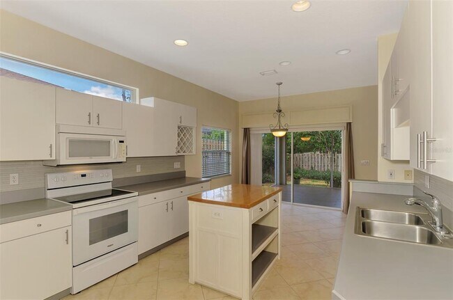 Building Photo - 4350 Iola Dr