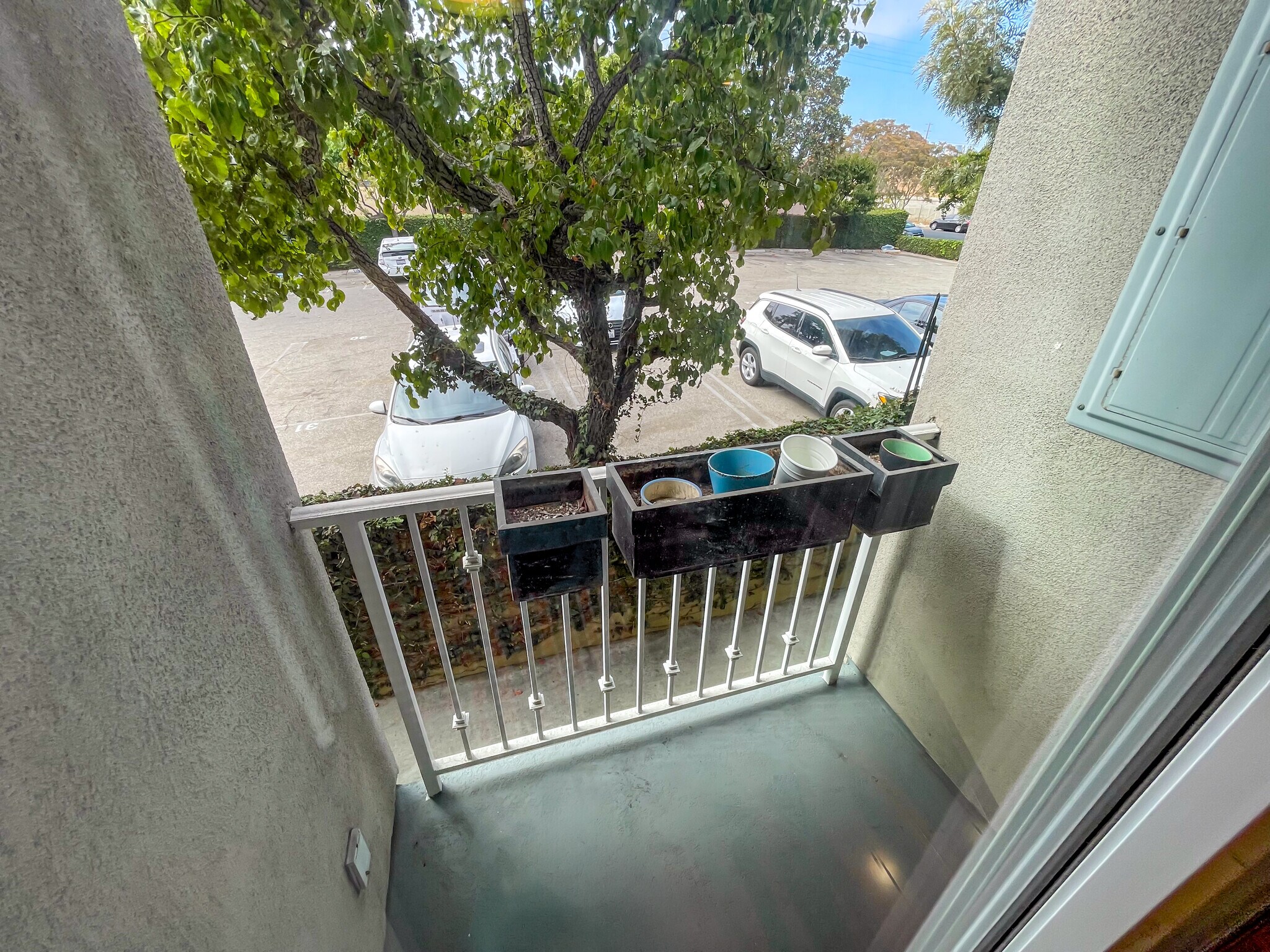 Building Photo - 2027 Beloit Ave