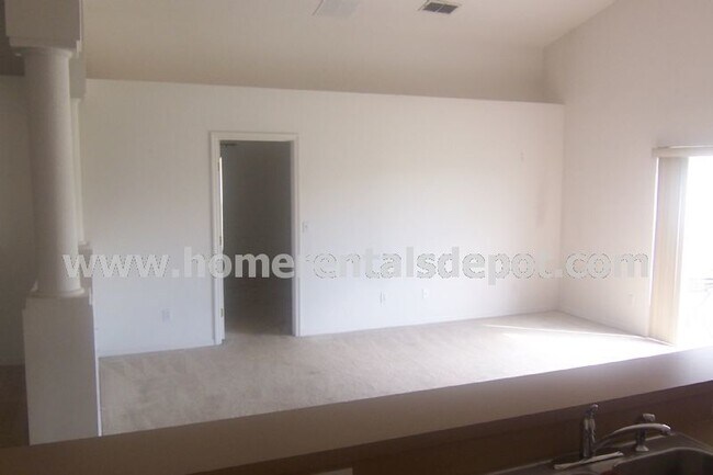 Building Photo - *PRICE REDUCTION* Spacious 4 bedroom home with 2 full bathrooms in Kissimmee – Your 1,816 Sq. Ft....