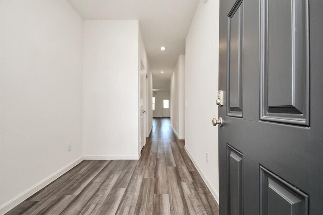 Building Photo - 7807 Royalwood Dr