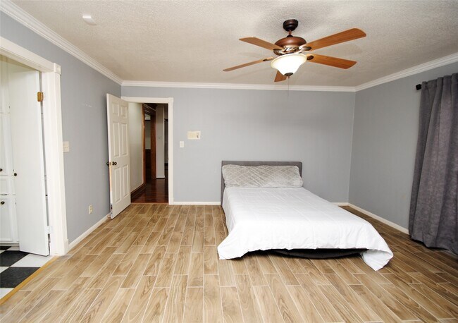 Building Photo - 15007 Pebble Bend Dr