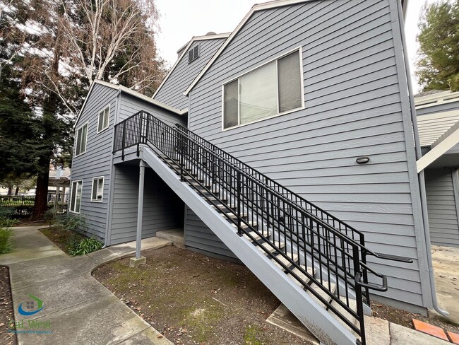 Building Photo - $2595 - Spacious 1 Bedroom, 1 Bath Condo in North San Jose!