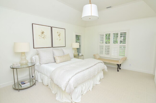 Building Photo - English Cottage in the heart of Belle Meade