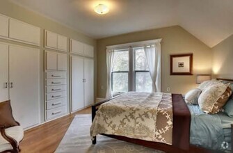 Building Photo - Fully Furnished, Large 3 Bedroom Home!