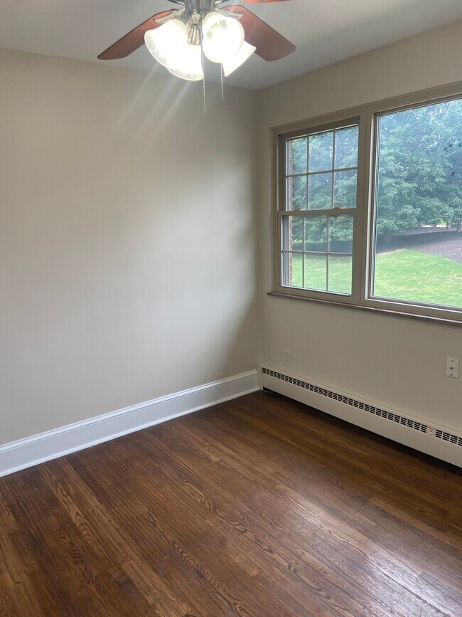 Bedrooms - 19925 Lorain Rd