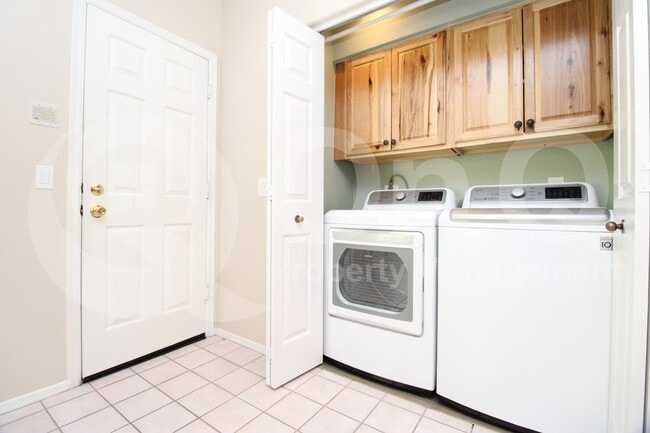 Building Photo - 7928 E Pepper Tree Ln