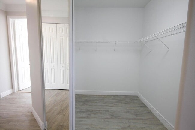 Building Photo - 9845 Cobblestone Creek Dr