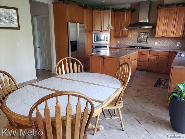 Building Photo - 1227 Letica Dr