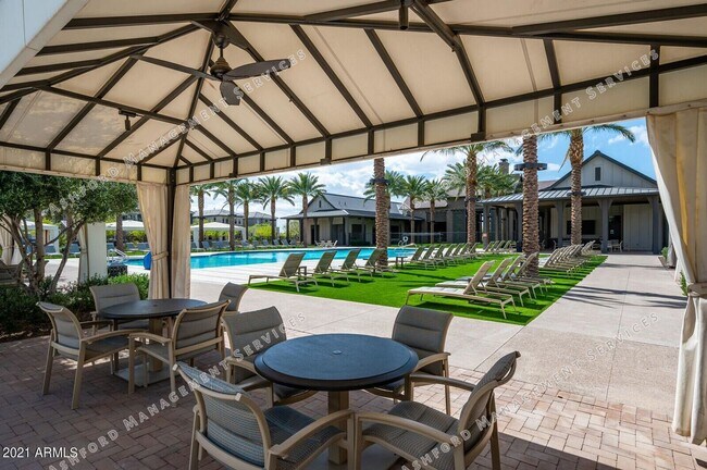 Building Photo - Luxury 3-Bedroom Townhome with Rooftop Dec...