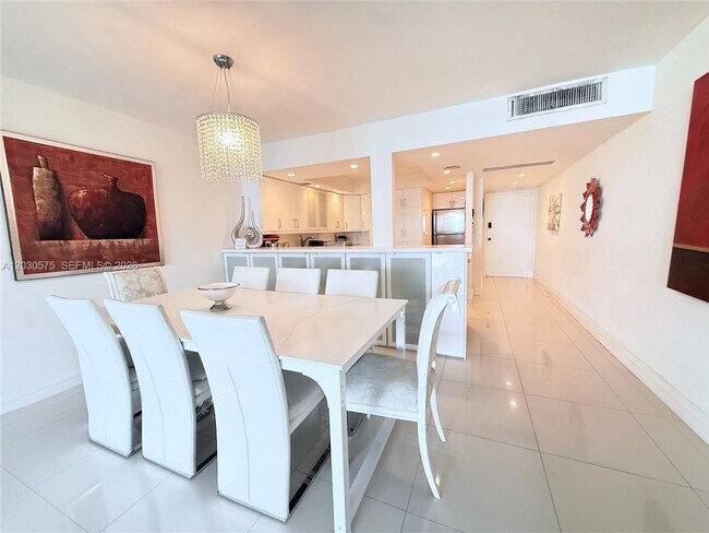 Building Photo - 3140 S Ocean Dr