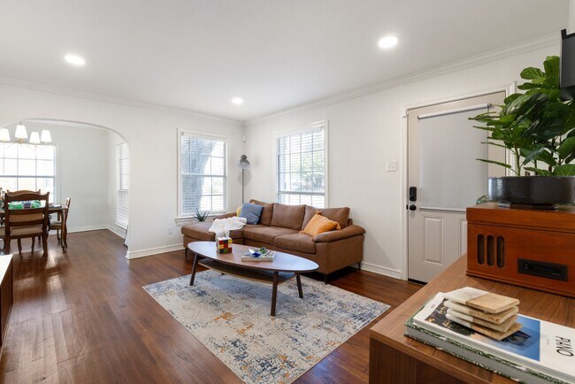 Building Photo - Updated Garland Home