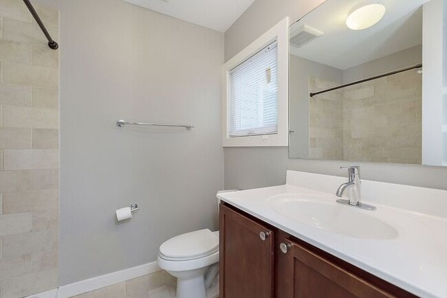 Building Photo - Lovely 3 Bedroom 2.5 Bath Townhome Steps From The Monon!