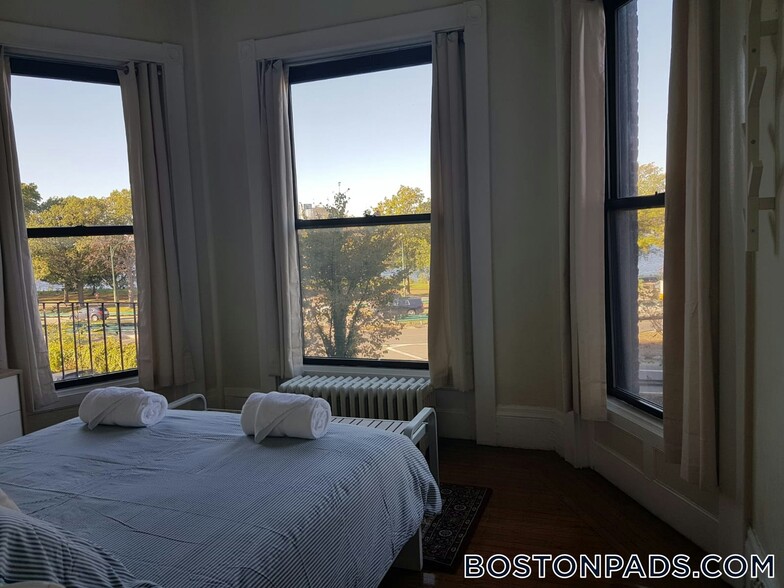 Building Photo - 41 Bay State Rd