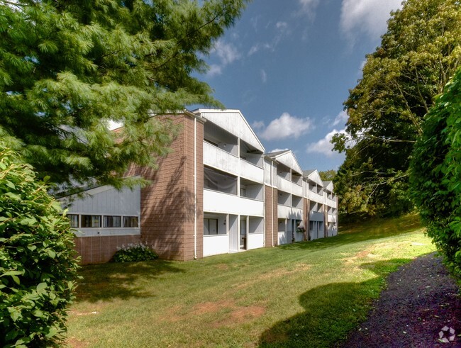 Building Photo - Burgundy Apartments