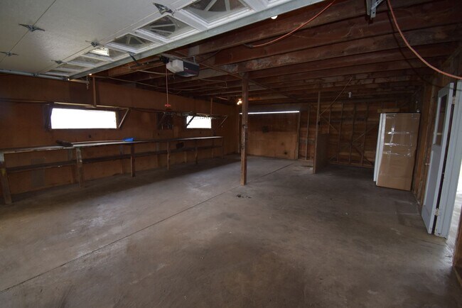 Building Photo - 34885 Lake Creek Dr
