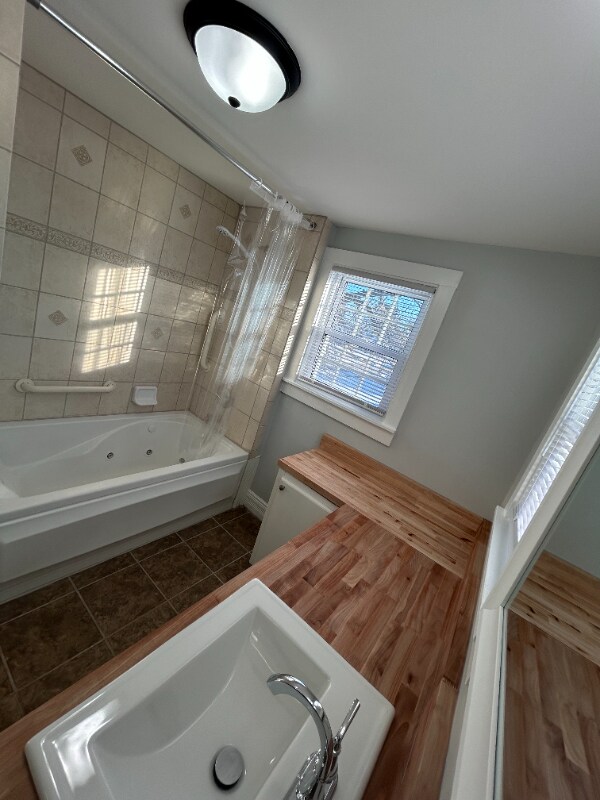 Building Photo - 201 Bonito St