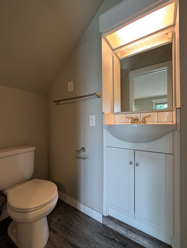 Building Photo - Beautiful Updated 3-Bed, 2-Bath Home In Thurston Area!