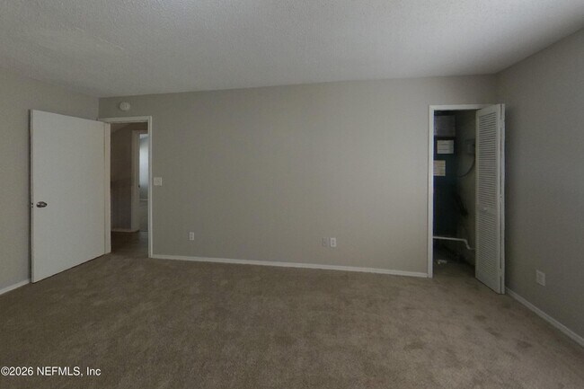 Building Photo - 606 Radnor Ln