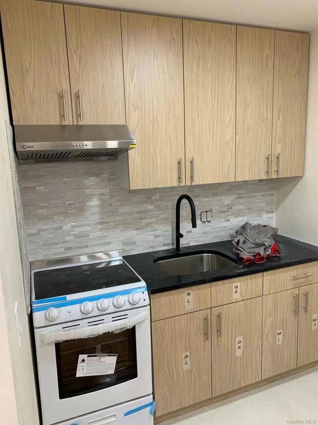 Building Photo - 66-35 Grand Ave