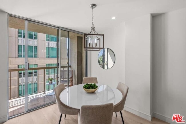 Building Photo - 10747 Wilshire Blvd