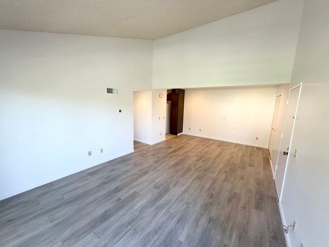 Building Photo - 22734 Lakeway Dr