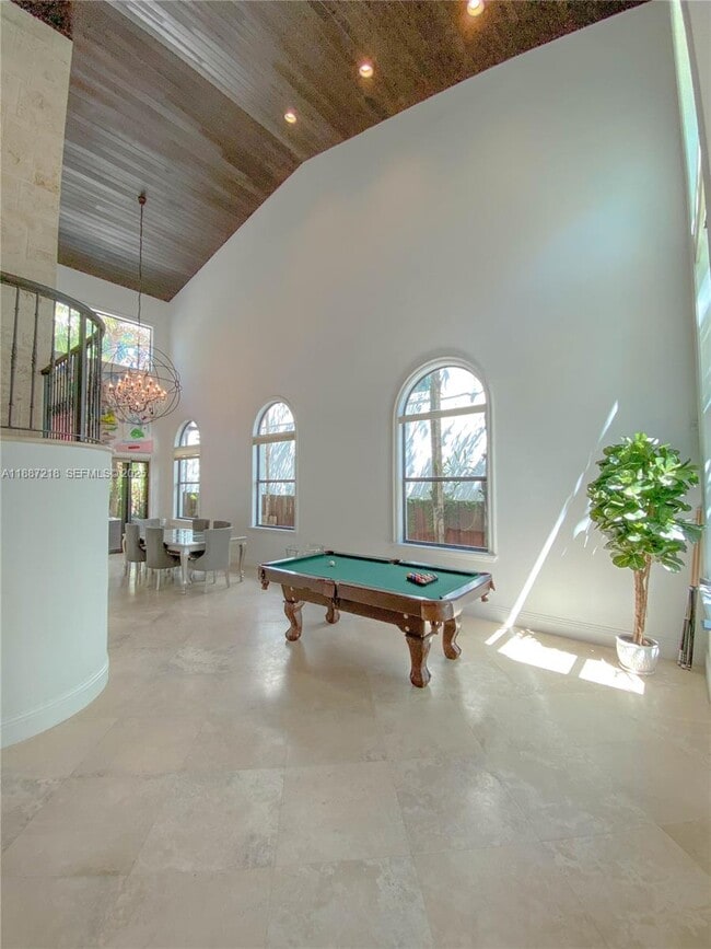 Building Photo - 2561 Trapp Ave