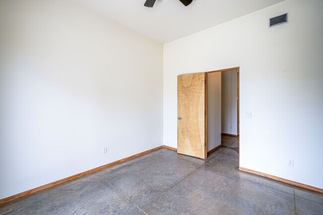 Building Photo - 925 Dunlap St
