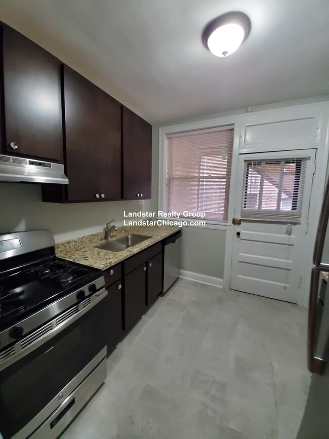 Building Photo - 5042 N Wolcott Ave