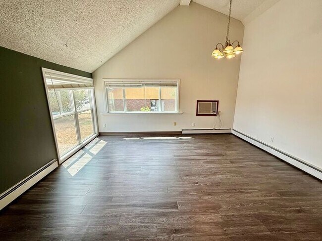 Building Photo - Move In & Save - 2 Week FREE Rent - $650 Deposit! - 2 Bedroom Apartment Minutes from Horsetooth R...