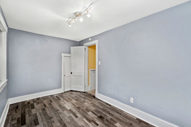 Building Photo - Stunning 3 bedroom home in Verona available April 15!