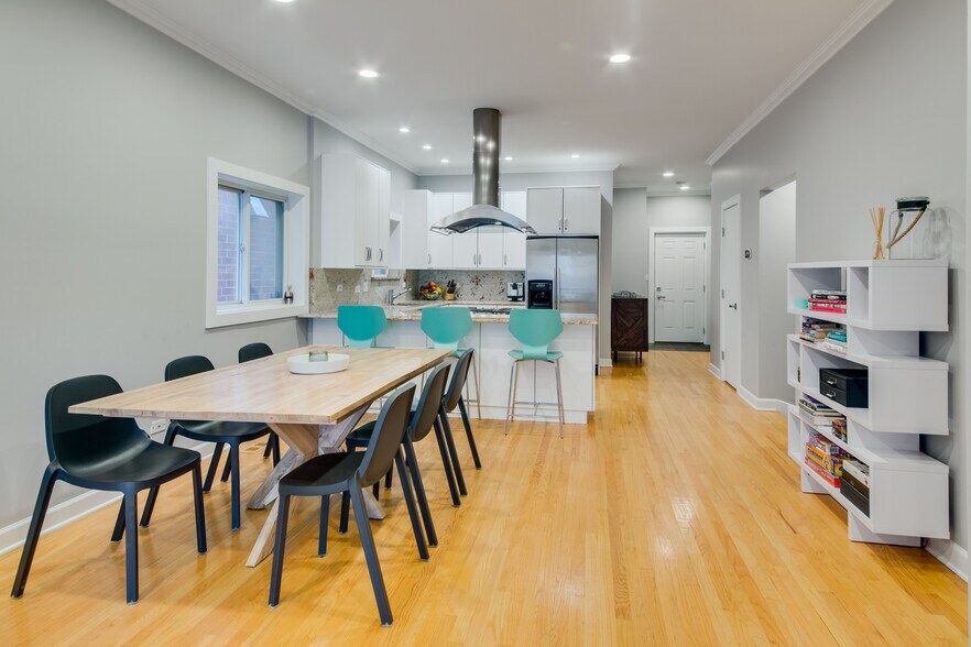 Building Photo - 2029 W Saint Paul Ave