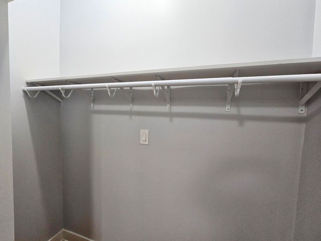 Building Photo - 1415 W Erie St