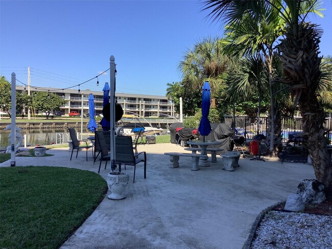 Building Photo - 455 Golden Isles Dr