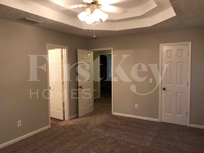 Building Photo - 9129 Village Dr NW