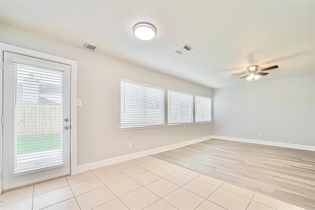 Building Photo - 5711 Silver Oak