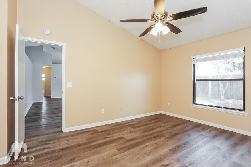 Building Photo - 2631 Moorsfield Ln