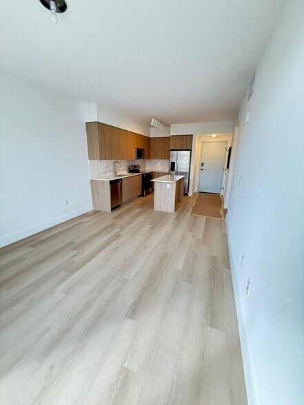 Primary Photo - 2533 NE 183rd St