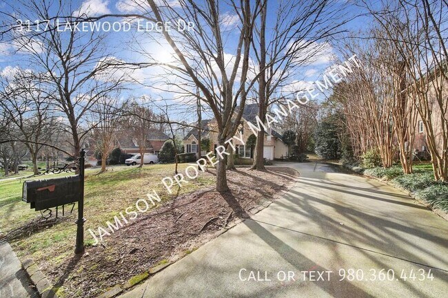 Building Photo - 3117 Lakewood Edge Dr