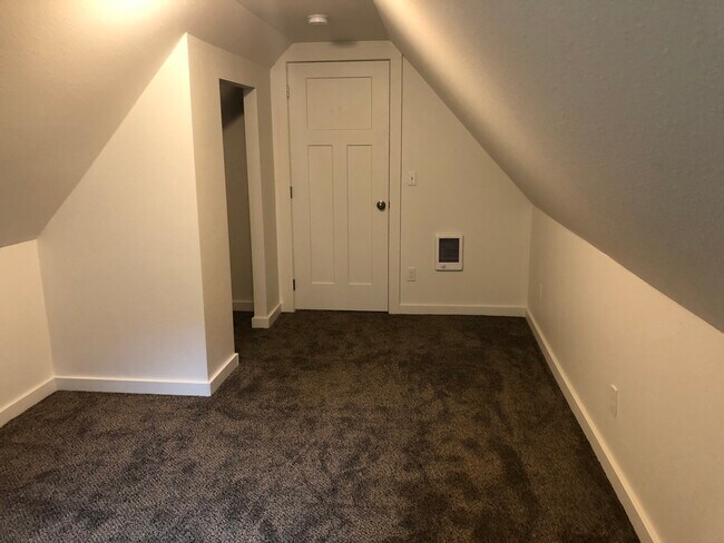 Building Photo - 410 E James St