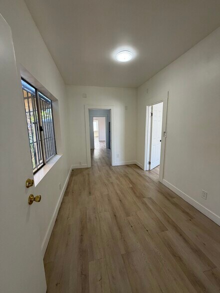 Building Photo - 2139 Venice Blvd